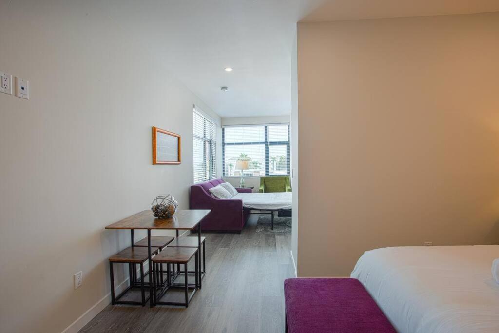 One Bedroom With Downtown View Apartment